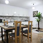 Daily Rent Center 6 *