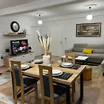 Daily Rent Center 6 * Эльбасан