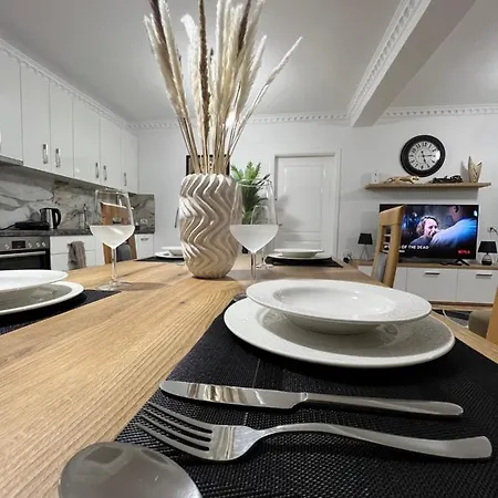아파트 Daily Rent Center 6 엘바산